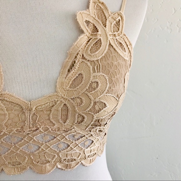 💥LAST ONE💥 Crochet Lace Bralette in Taupe - Picture 3 of 5